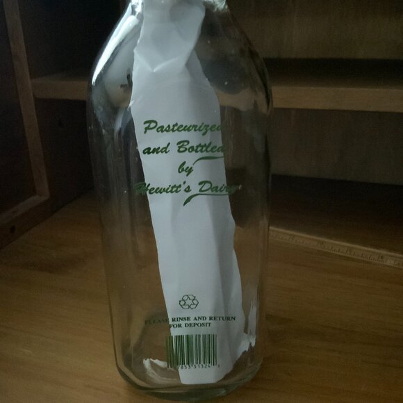 GLASS MILK BOTTLE from HEWITT'S DAIRY in HAGERSVILLE, ONTARIO - Picture 2 of 4